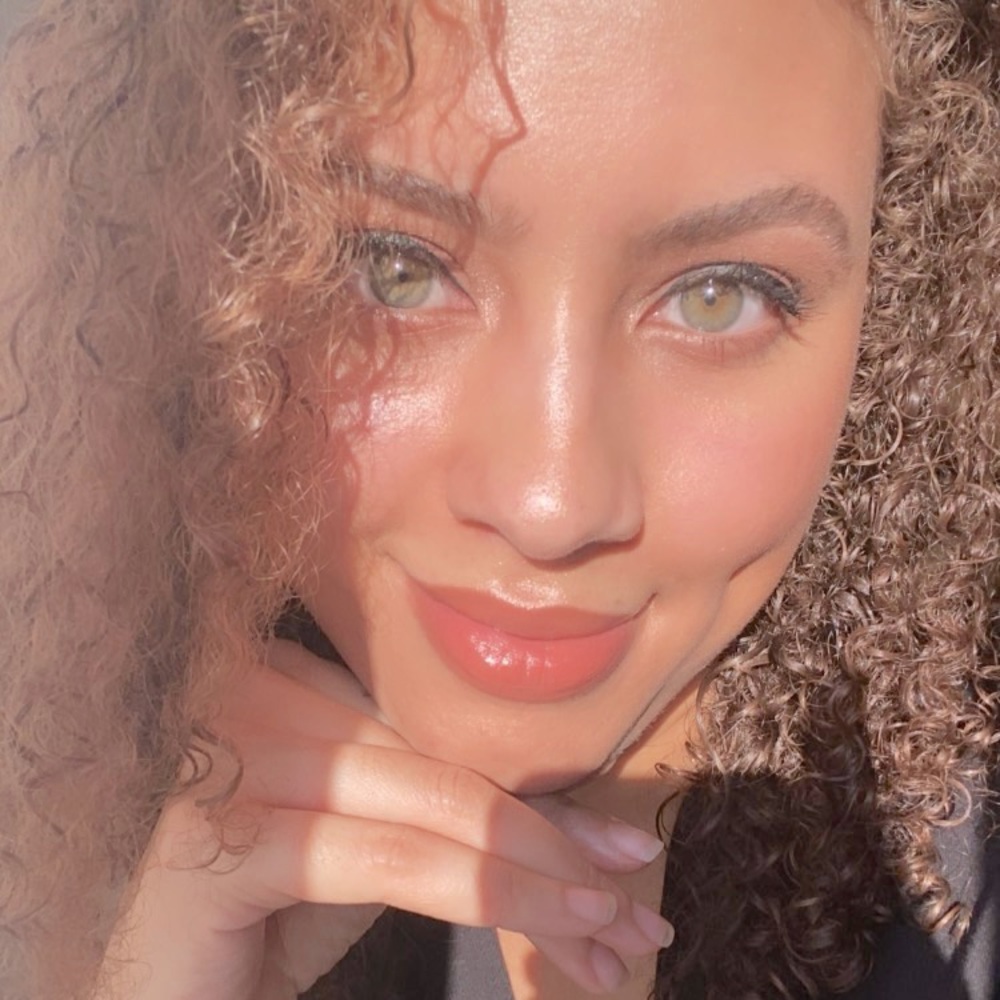 Meet your Posher, Cerise